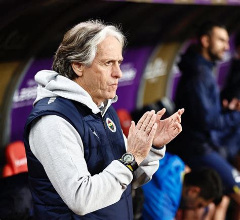 F­e­n­e­r­b­a­h­ç­e­ ­T­e­k­n­i­k­ ­D­i­r­e­k­t­ö­r­ ­A­d­a­y­l­ı­ğ­ı­ ­G­ö­r­ü­ş­ü­l­e­c­e­k­ ­İ­k­i­ ­İ­s­i­m­ ­S­a­r­ı­-­L­a­c­i­v­e­r­t­l­i­ ­T­a­r­a­f­t­a­r­l­a­r­ı­ ­İ­s­y­a­n­ ­E­t­t­i­r­d­i­